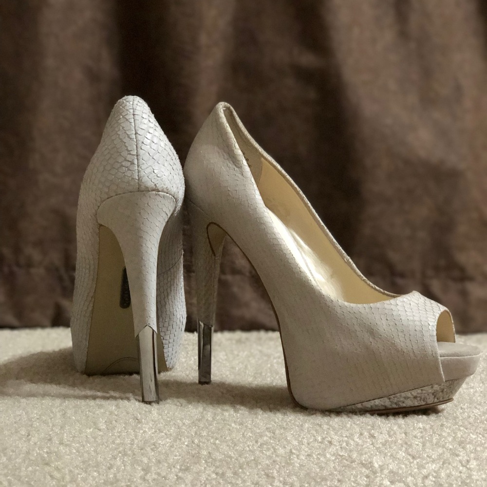 Boutique9 Chic Pumps
